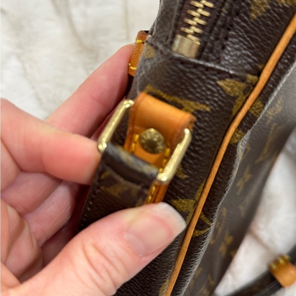 Louis Vuitton Monogram Danube crossbody bag - Picture 11 of 16